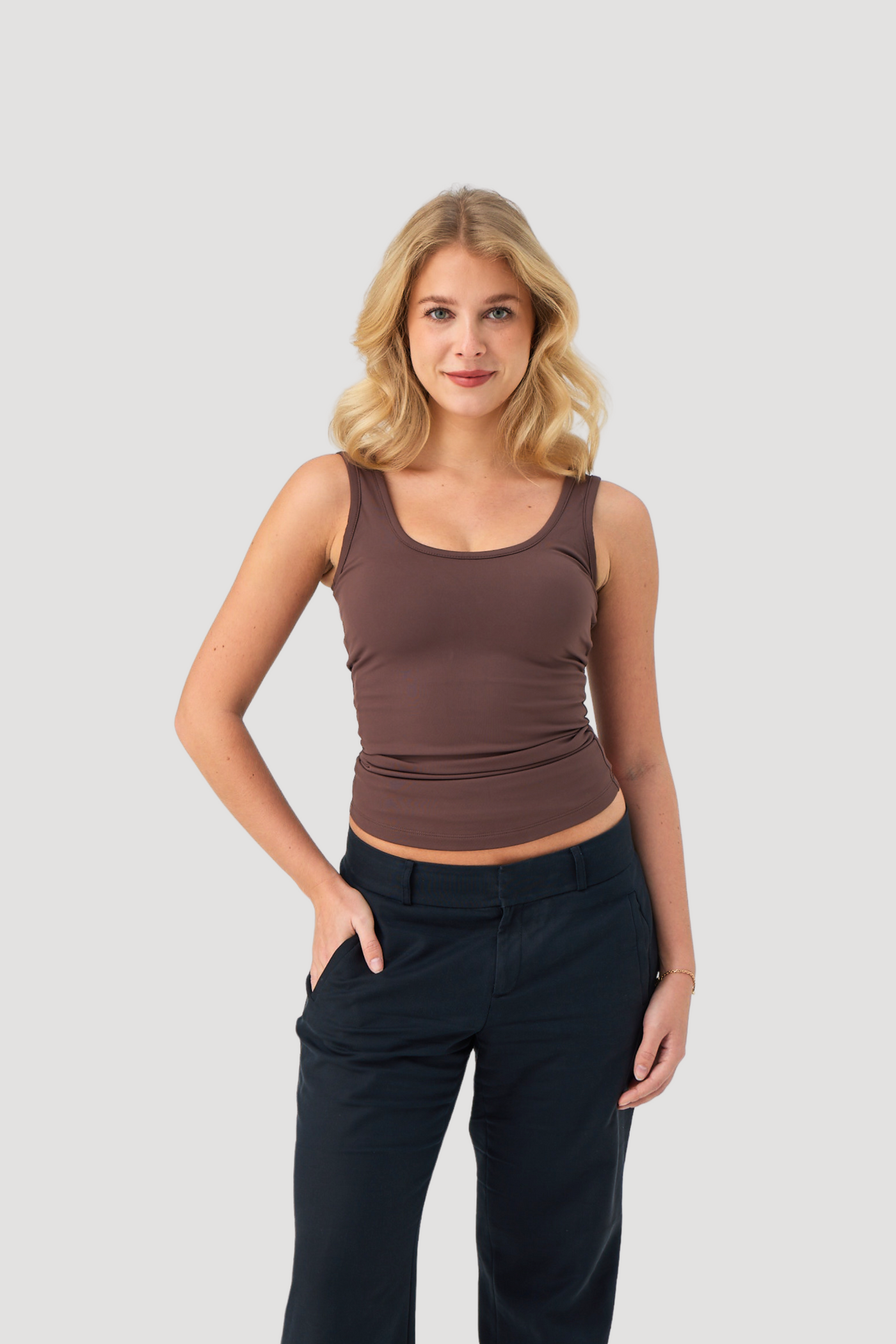 Hannah™ – Skulpturerende Scoop Neck Tanktop