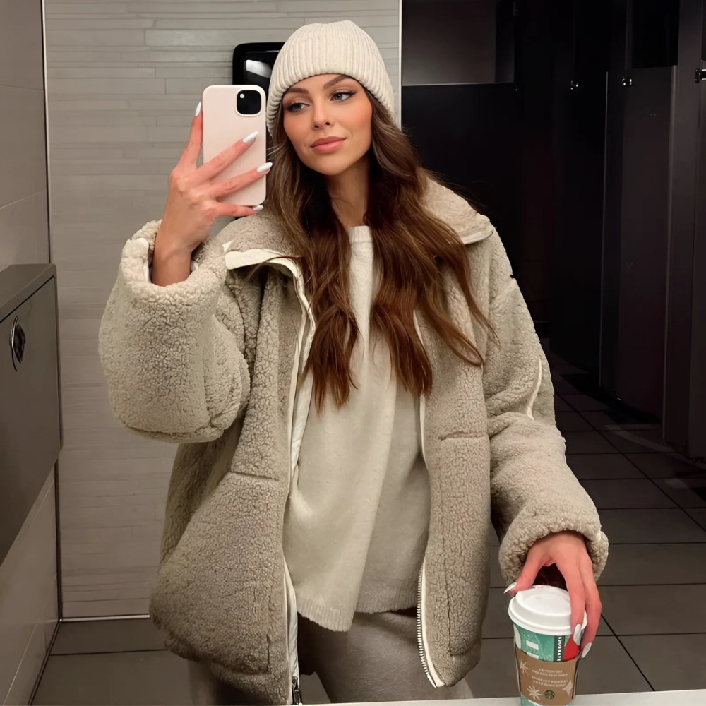 Ninna™ – Dame Cozy Chic Plysjakke