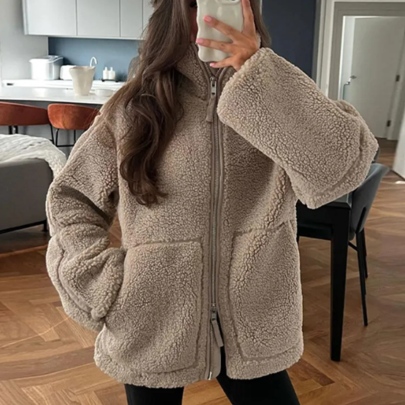Ninna™ – Dame Cozy Chic Plysjakke