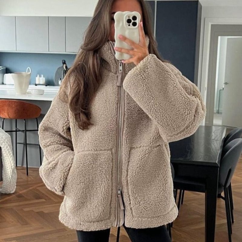 Ninna™ – Dame Cozy Chic Plysjakke