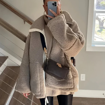 Ninna™ – Dame Cozy Chic Plysjakke